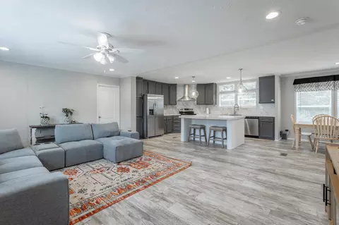 86 Agnes Ln, Pikeville, TN 37367