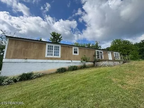 320 Countryside Cir, Jacksboro, TN 37757