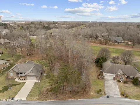 47 E Deer Creek Dr, Crossville, TN 38571