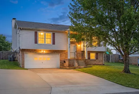 2130 Amadeus Dr, Clarksville, TN 37040