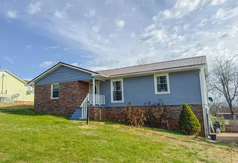 102 Edgewood Ave, Mount Pleasant, TN 38474