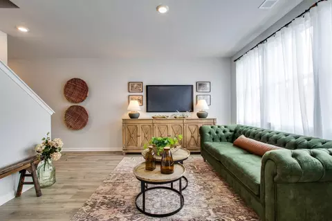 Living - 4246 Oswin Dr, Murfreesboro, TN 37129 photo 3 of 4
