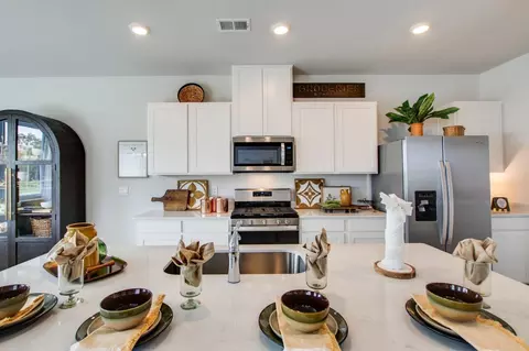 Kitchen - 4246 Oswin Dr, Murfreesboro, TN 37129 photo 3 of 6