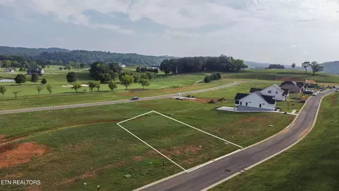 1986 Black Bear Cir, Loudon, TN 37774