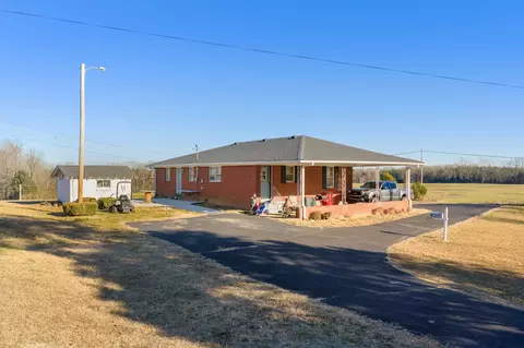 2095 Bible Hill Rd, Parsons, TN 38363