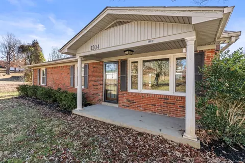 1204 Rainbow Cir, Westmoreland, TN 37186
