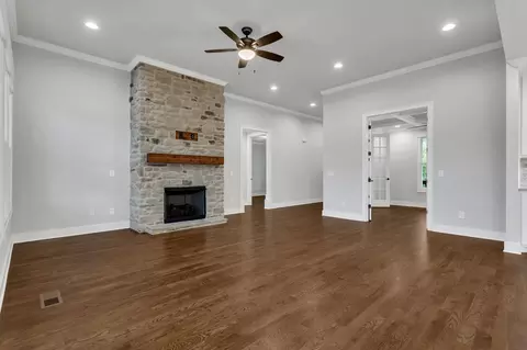 Living - 1581 John Sharp Rd, Spring Hill, TN 37174 photo 2 of 4