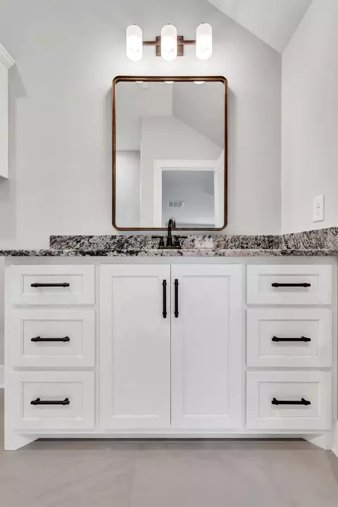 Bath - 1581 John Sharp Rd, Spring Hill, TN 37174 photo 13 of 14