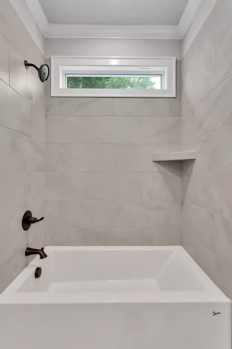 Bath - 1581 John Sharp Rd, Spring Hill, TN 37174 photo 12 of 14