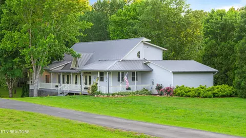310 Savannah Shores Dr, Delano, TN 37325