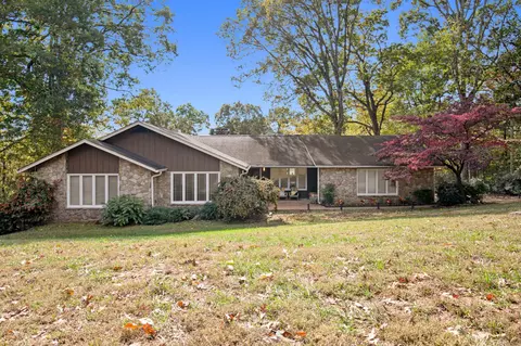 5710 Queen Aire Ln, Chattanooga, TN 37415