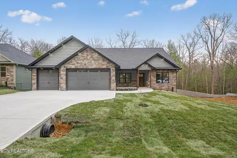 157 Natchez Cir, Crossville, TN 38558