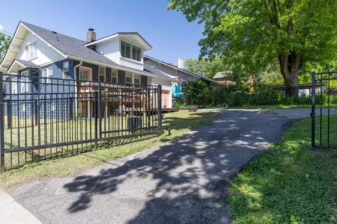 Exterior - 610 5th Ave W, Springfield, TN 37172 photo 7 of 12