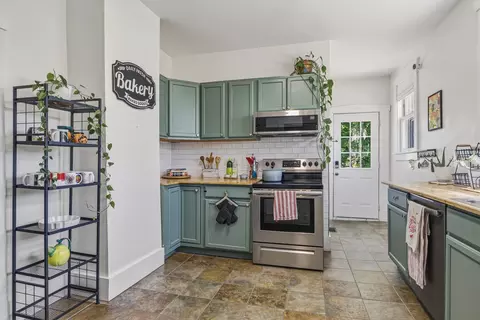 Kitchen - 610 5th Ave W, Springfield, TN 37172 photo 2 of 3