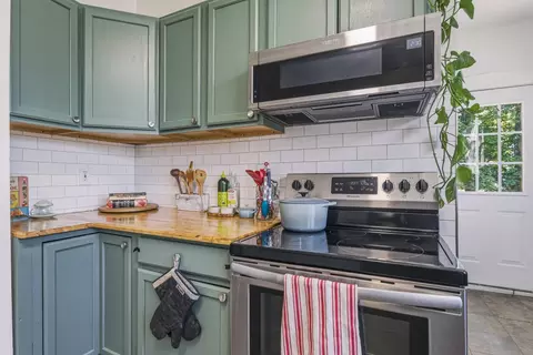 Kitchen - 610 5th Ave W, Springfield, TN 37172 photo 1 of 3