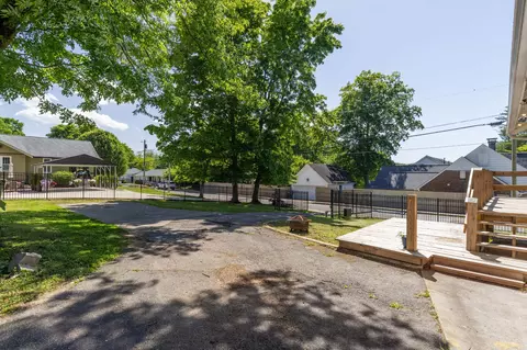 Exterior - 610 5th Ave W, Springfield, TN 37172 photo 6 of 12