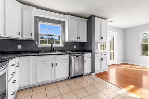Kitchen - 58 Oak Run, Rock Spring, GA 30739 photo 3 of 4