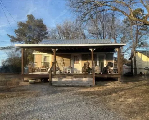 300 W Tennessee St W, Collinwood, TN 38450