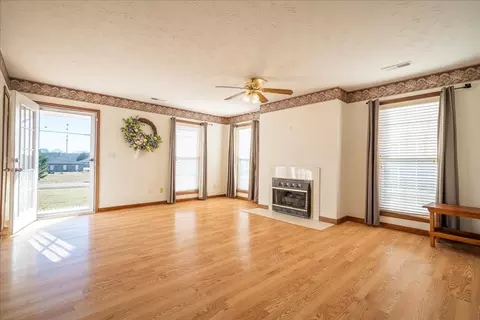 Living - 617 2nd Ave S, Loretto, TN 38469 photo 3 of 3