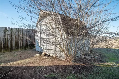 Exterior - 617 2nd Ave S, Loretto, TN 38469 photo 7 of 7