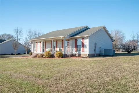Exterior - 617 2nd Ave S, Loretto, TN 38469 photo 3 of 7