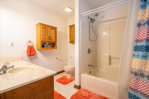 Bath - 617 2nd Ave S, Loretto, TN 38469 photo 3 of 4
