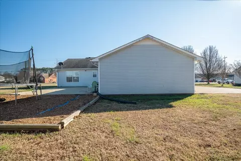 Exterior - 617 2nd Ave S, Loretto, TN 38469 photo 6 of 7