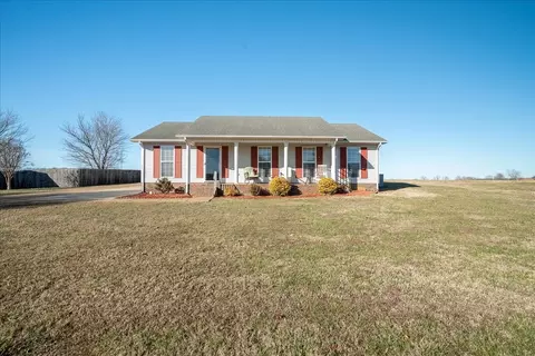 Exterior - 617 2nd Ave S, Loretto, TN 38469 photo 2 of 7