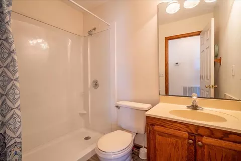 Bath - 617 2nd Ave S, Loretto, TN 38469 photo 2 of 4