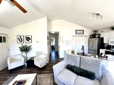Living - 2747 Windwalker Ct, Murfreesboro, TN 37128 photo 2 of 2