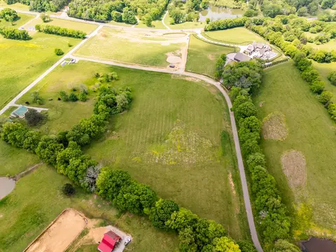 9016 Possum Trot Trl, College Grove, TN 37046