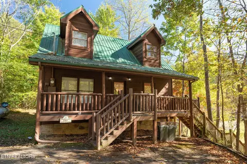 1302 Silver Poplar Ln, Sevierville, TN 37876