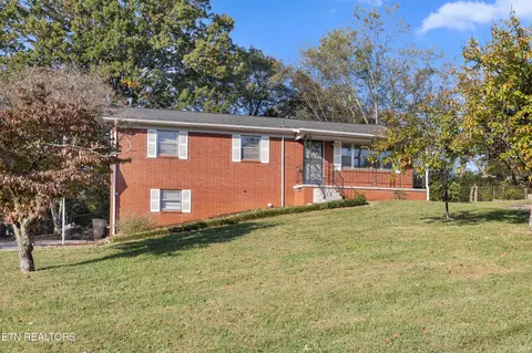 5541 Stoneleigh Rd, Knoxville, TN 37912