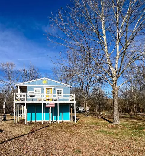 Exterior - 486 Water View Loop, Savannah, TN 38372 photo 6 of 7