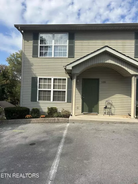 3201 Quiet Way, Knoxville, TN 37918