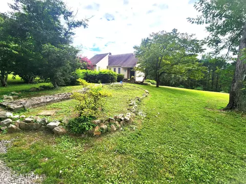 2624 Peach Orchard Rd, Maryville, TN 37803
