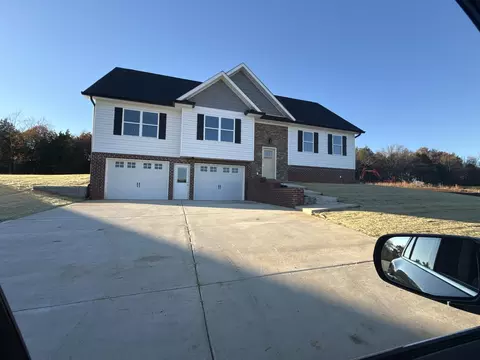 8070 Abraham Ln, Ooltewah, TN 37363