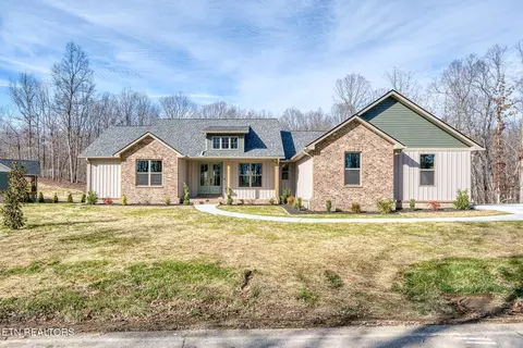 1084 Cumberland View Dr, Crossville, TN 38571