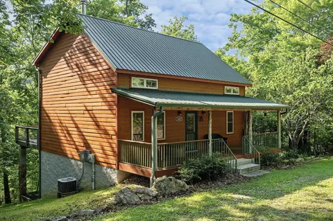 1235 Lakeview Dr, Smithville, TN 37166