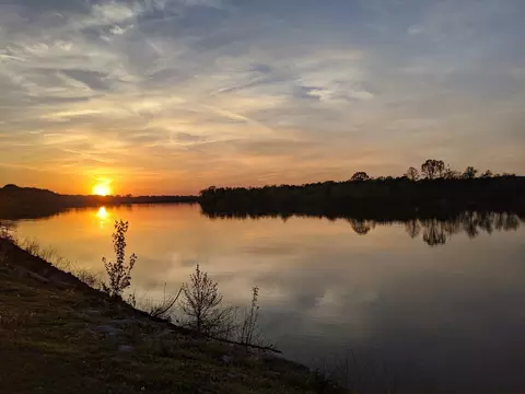 5 River Front Dr, Clifton, TN 38425
