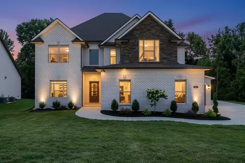 373 Young Ln, Pleasant View, TN 37146