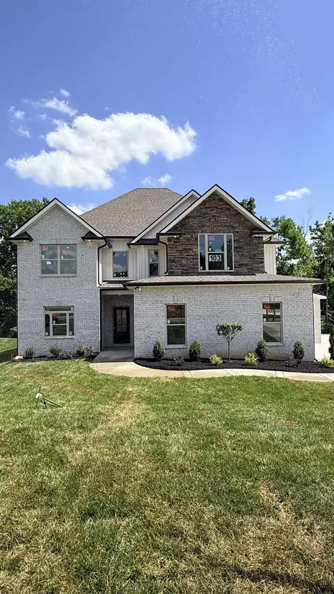 373 Young Ln, Pleasant View, TN 37146