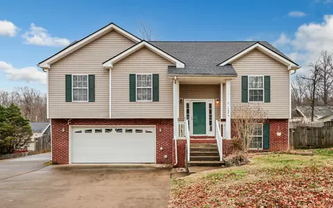 1663 Barrywood Cir E, Clarksville, TN 37042