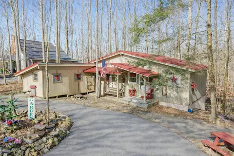 605 Holiday Haven Dr, Smithville, TN 37166