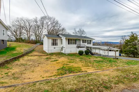 707 Bronson St, Rossville, GA 30741