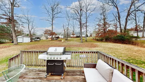 Exterior - 146 Sherron Dr, Dickson, TN 37055 photo 5 of 7
