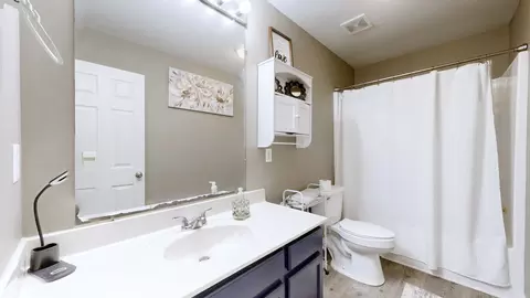Bath - 146 Sherron Dr, Dickson, TN 37055 photo 1 of 2