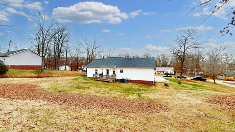 Exterior - 146 Sherron Dr, Dickson, TN 37055 photo 6 of 7