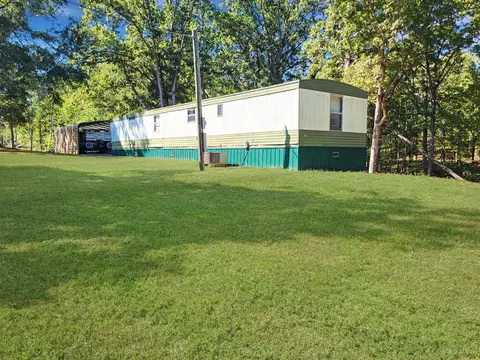 60 White Oak Dr, Big Sandy, TN 38221