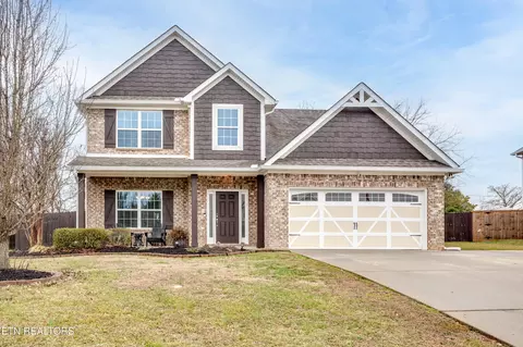 917 W Glenview Dr, Lenoir City, TN 37771